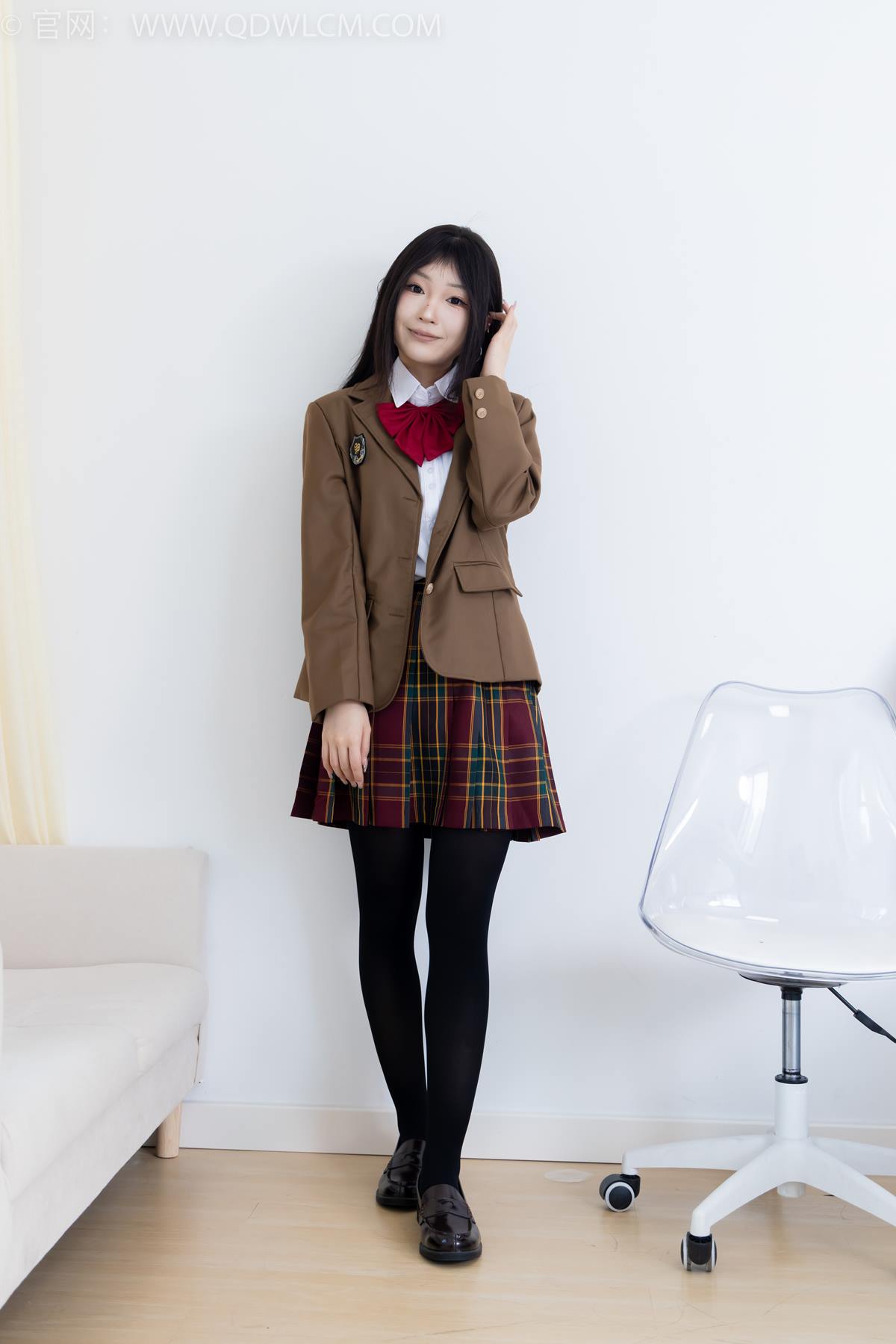 勿恋传媒 NO.2367 嘟嘟-皮鞋、厚黑丝、jk至服[165P/1V/3.81GB]插图3