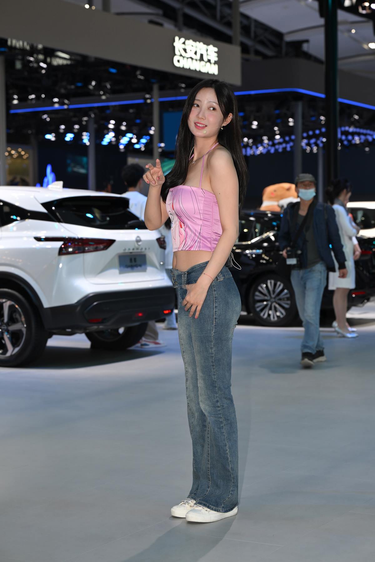 精选街拍作品 NO.5598 简单喇叭牛仔裤[45P/109MB]插图