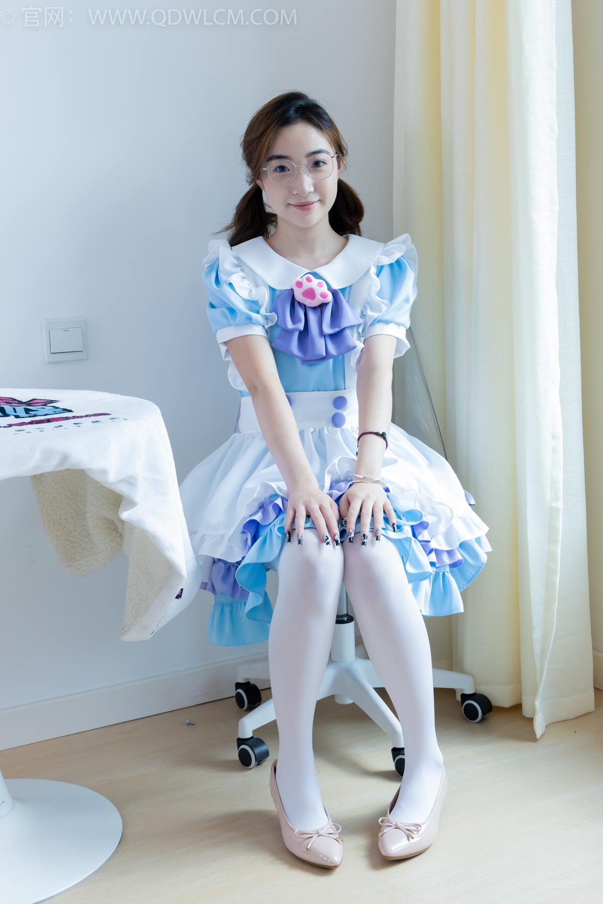 勿恋传媒 NO.2359 恬恬-钕仆装、平底鞋、厚白丝、老头乐挠脚剧情[155P/1V/3.41GB]插图