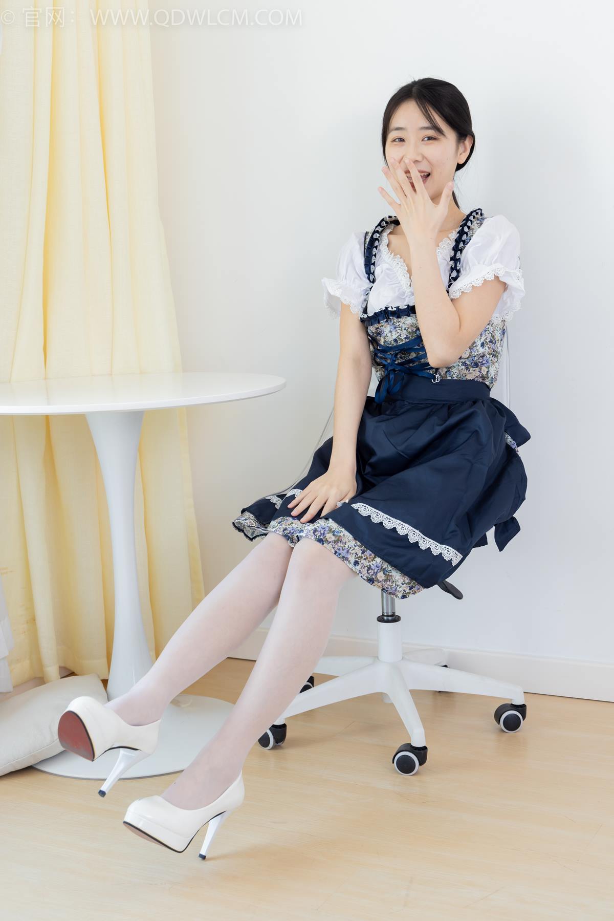 勿恋传媒 NO.2365 菜菜-高跟鞋、薄白丝、裸足[260P/1V/5.98GB]插图2