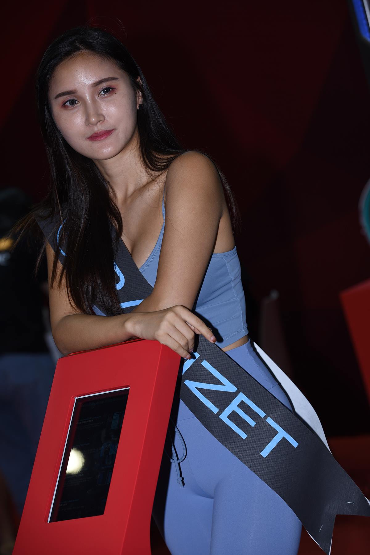 精选街拍作品 NO.5605 蓝色瑜伽运动装[71P/75MB]插图1