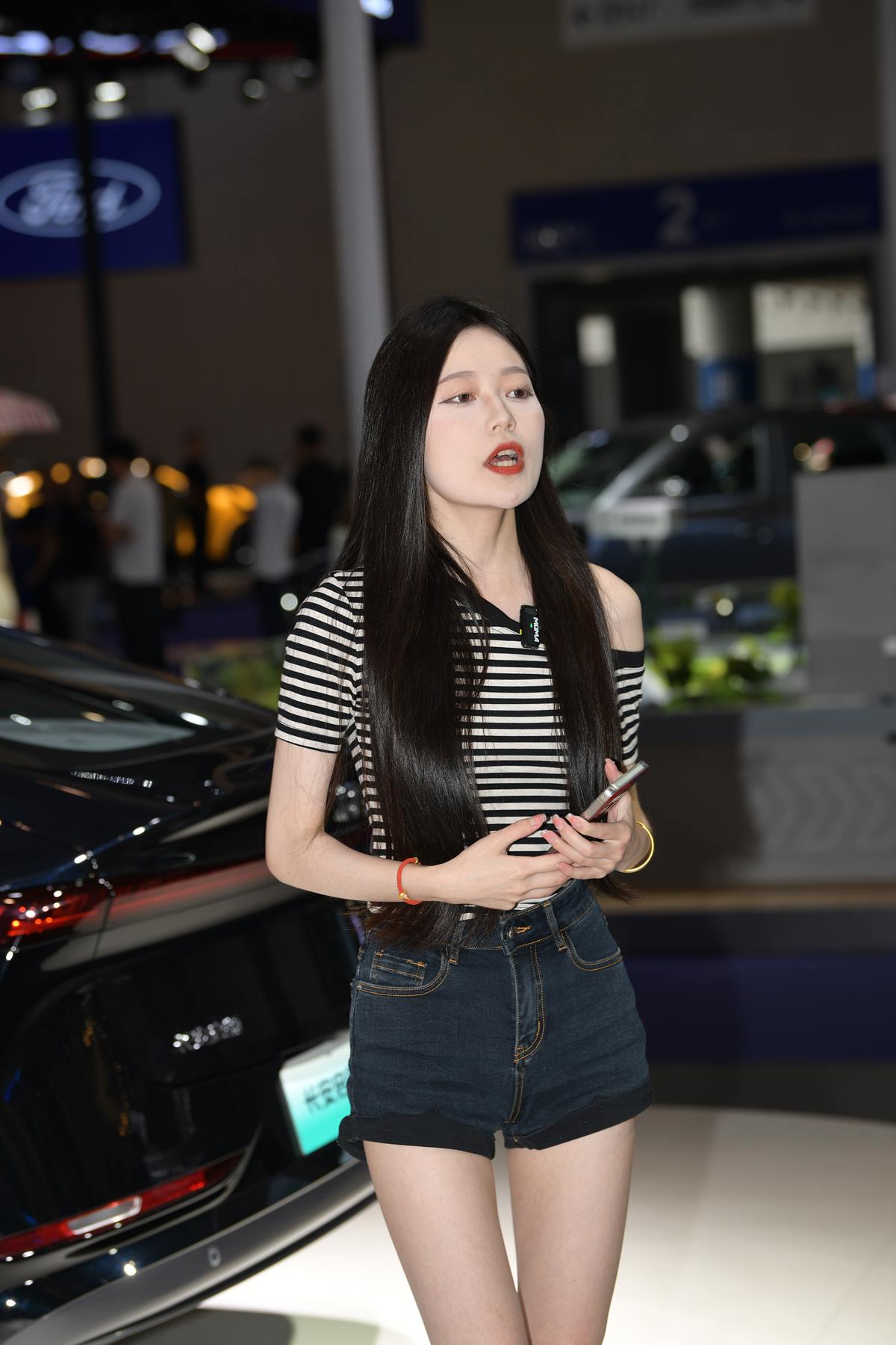 精选街拍作品 NO.5585 牛仔短裤直播小解解[45P/107MB]插图2