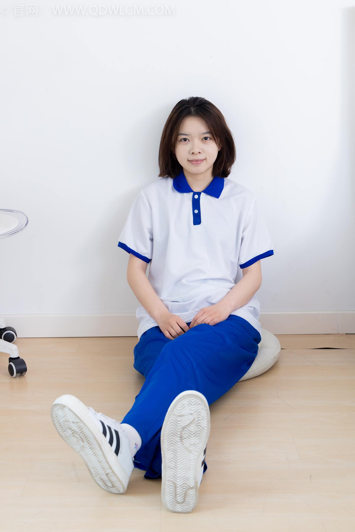 勿恋传媒 NO.2364 小悦-校服、板鞋、白棉袜、裸足[150P/1V/3.36GB]插图