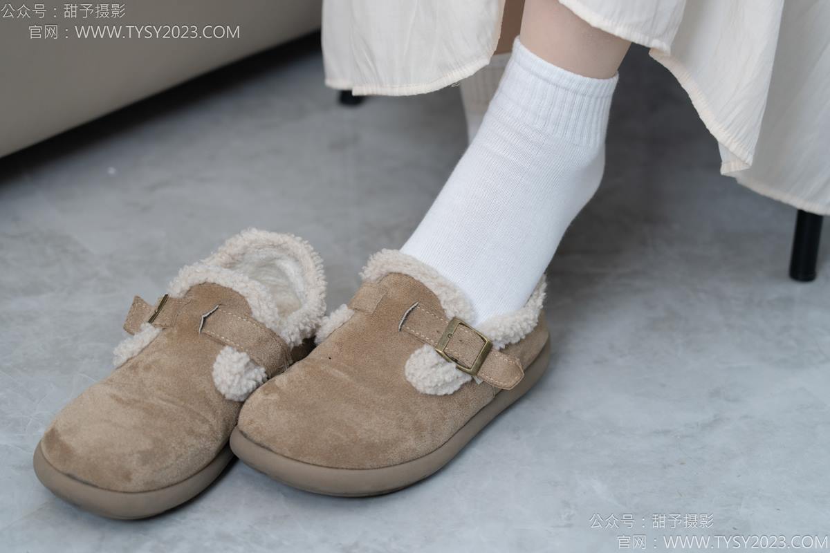 甜予摄影 NO.173 小葵-棉鞋、白棉袜、薄肉丝[135P/2V/10.0GB]插图