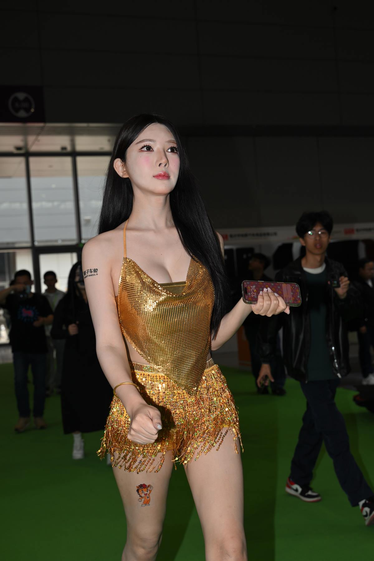 精选街拍作品 NO.5588 金色碎花[106P/240MB]插图2