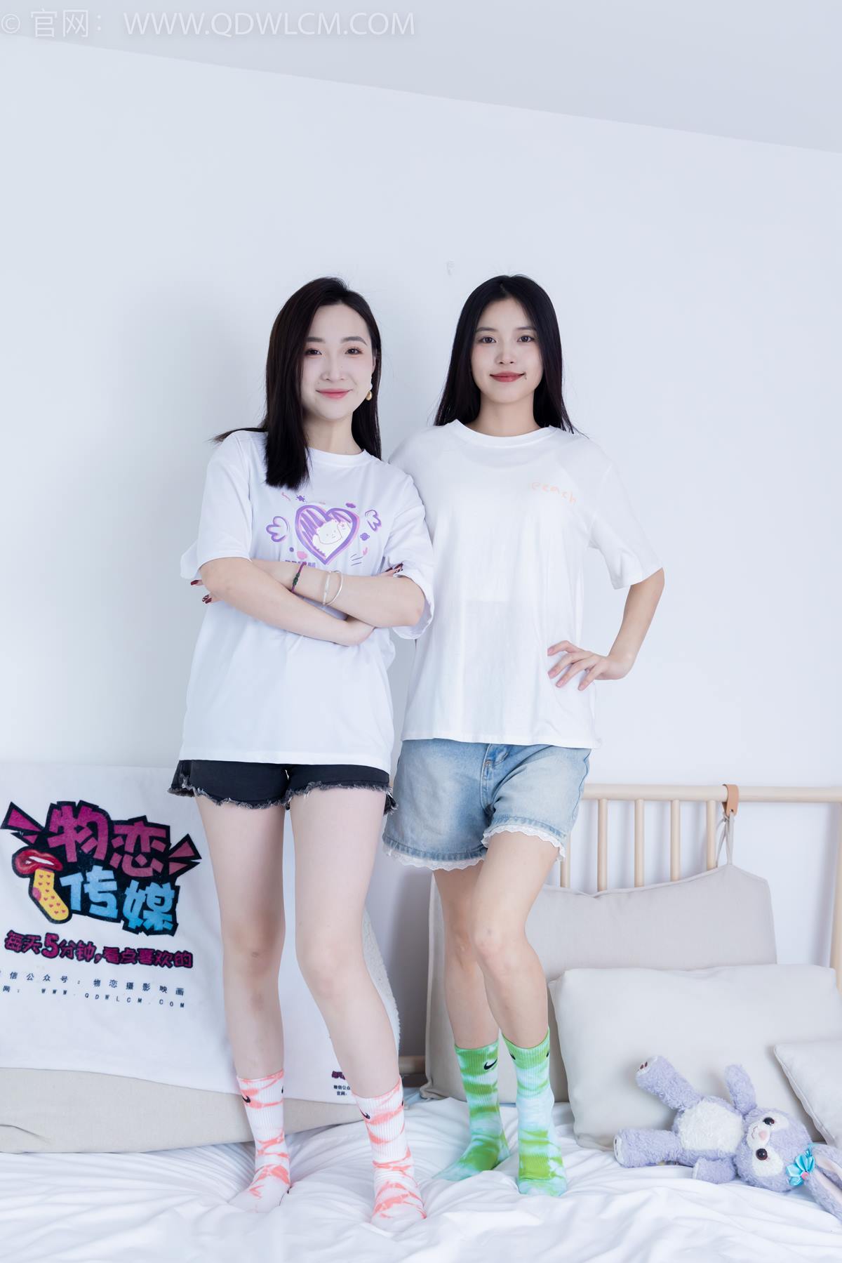 勿恋传媒 NO.2345 茯苓恬恬-两双板鞋、红棉袜、绿棉袜、裸足[165P/1V/5.50GB]插图1