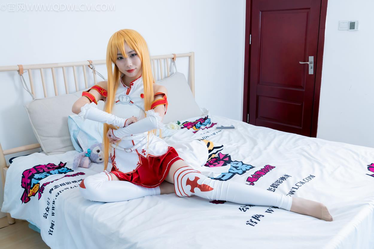 勿恋传媒 NO.2340 泡泡-cos亚丝娜、长靴、袜套、薄肉丝[156P/1V/6.37GB]插图