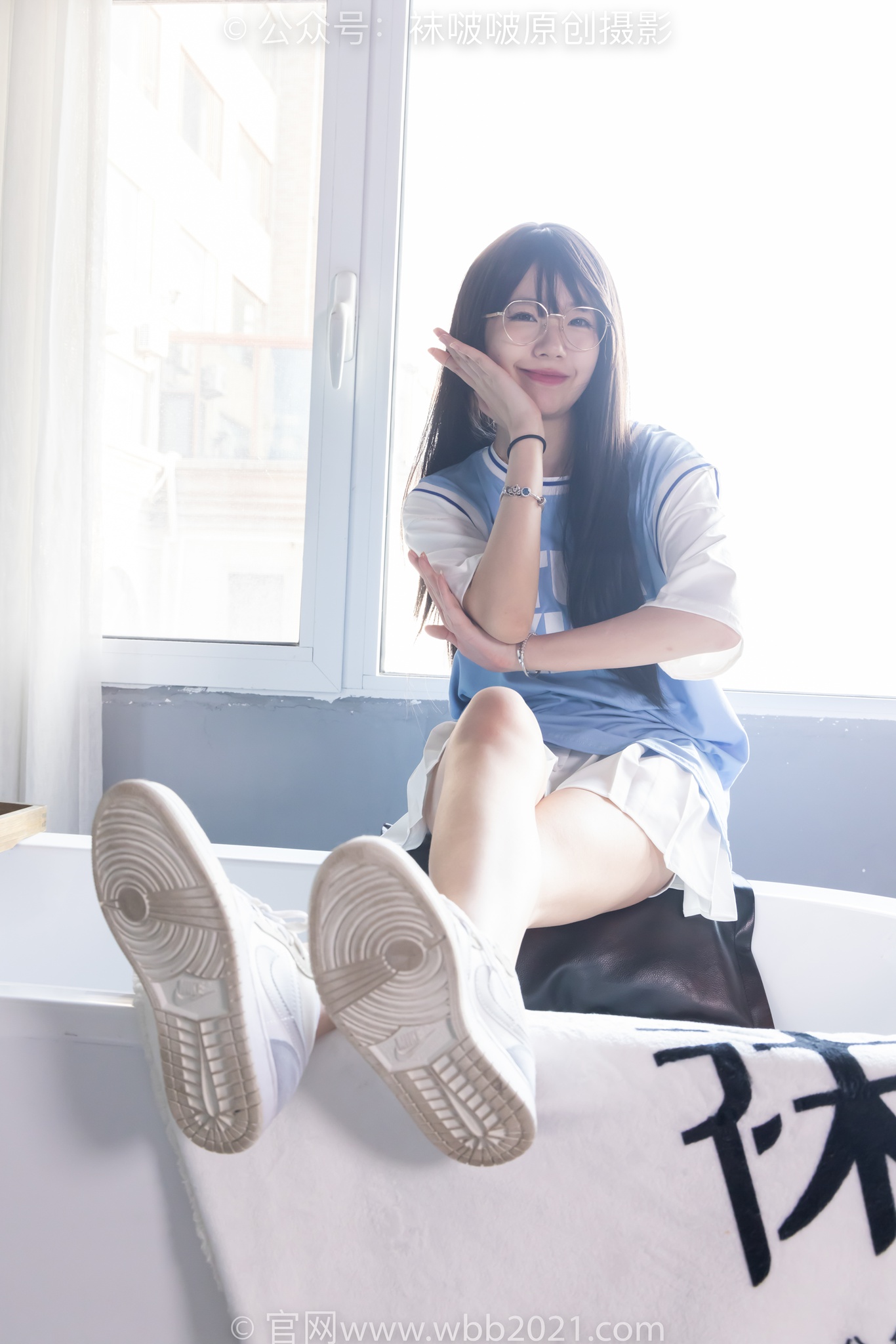 袜啵啵561花絮版5小甜豆板鞋短白棉袜裸足模特脚淋芦荟胶踩芦荟胶剧情[155P1V5.76G]插图4