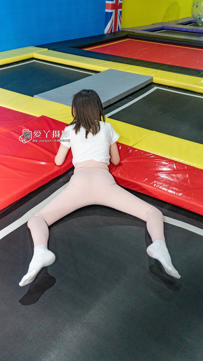 爱丫摄影zsl蹦床瑜伽裤白棉袜裸足原价79元[160P/1V/8.6G]插图2