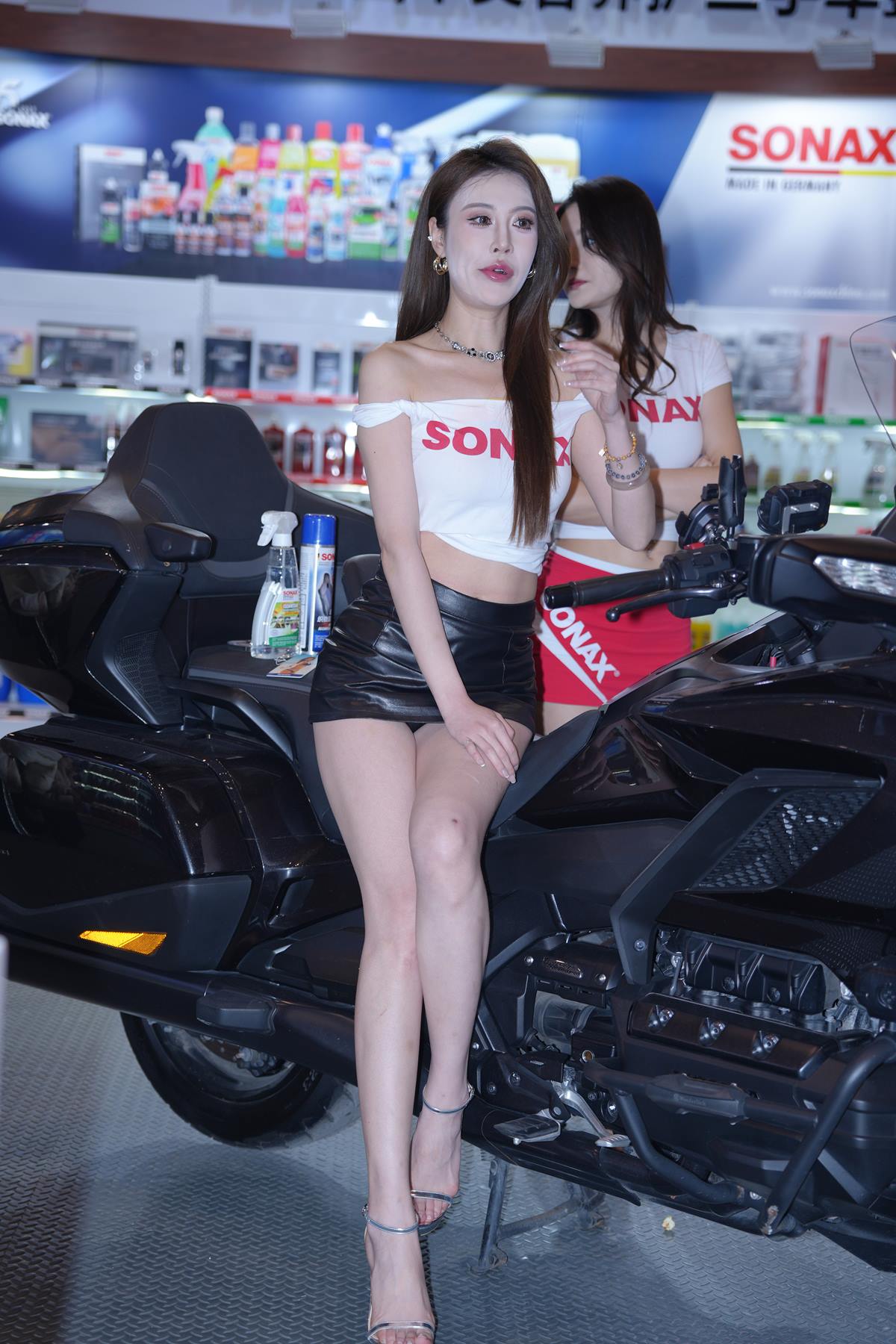 精选街拍作品 NO.5666 简单黑白搭配[42P/63MB]插图3