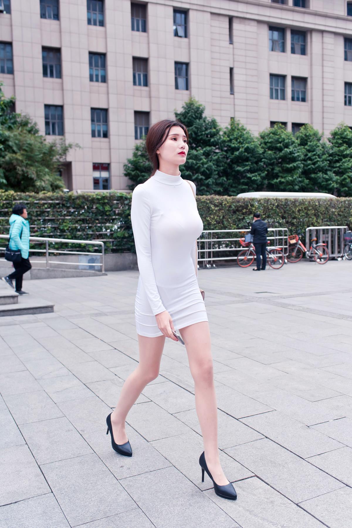 精选街拍作品 NO.5626 御风街拍 白色包屯裙肉丝婷婷[420P/807MB]插图3