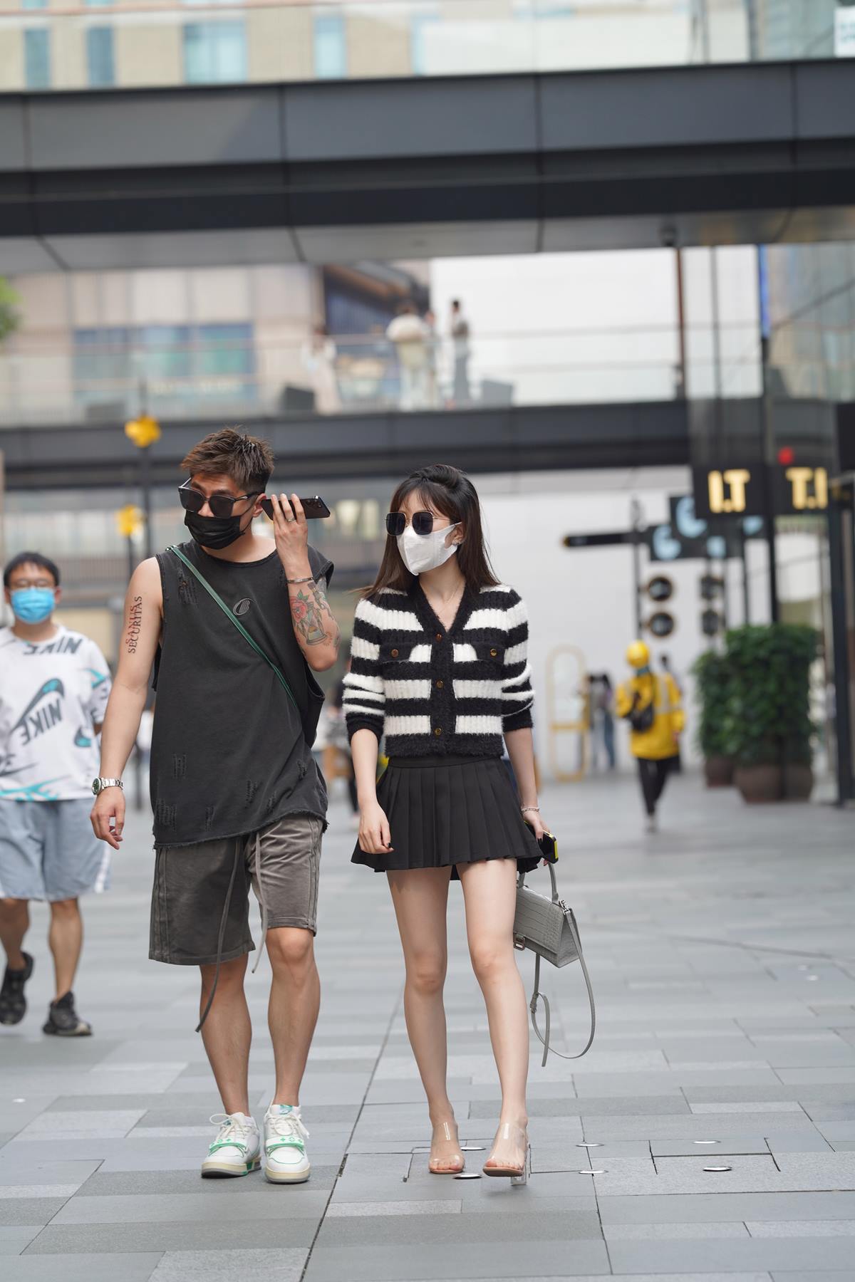 精选街拍作品 NO.5694 黑色超短百褶裙[65P/148MB]插图1