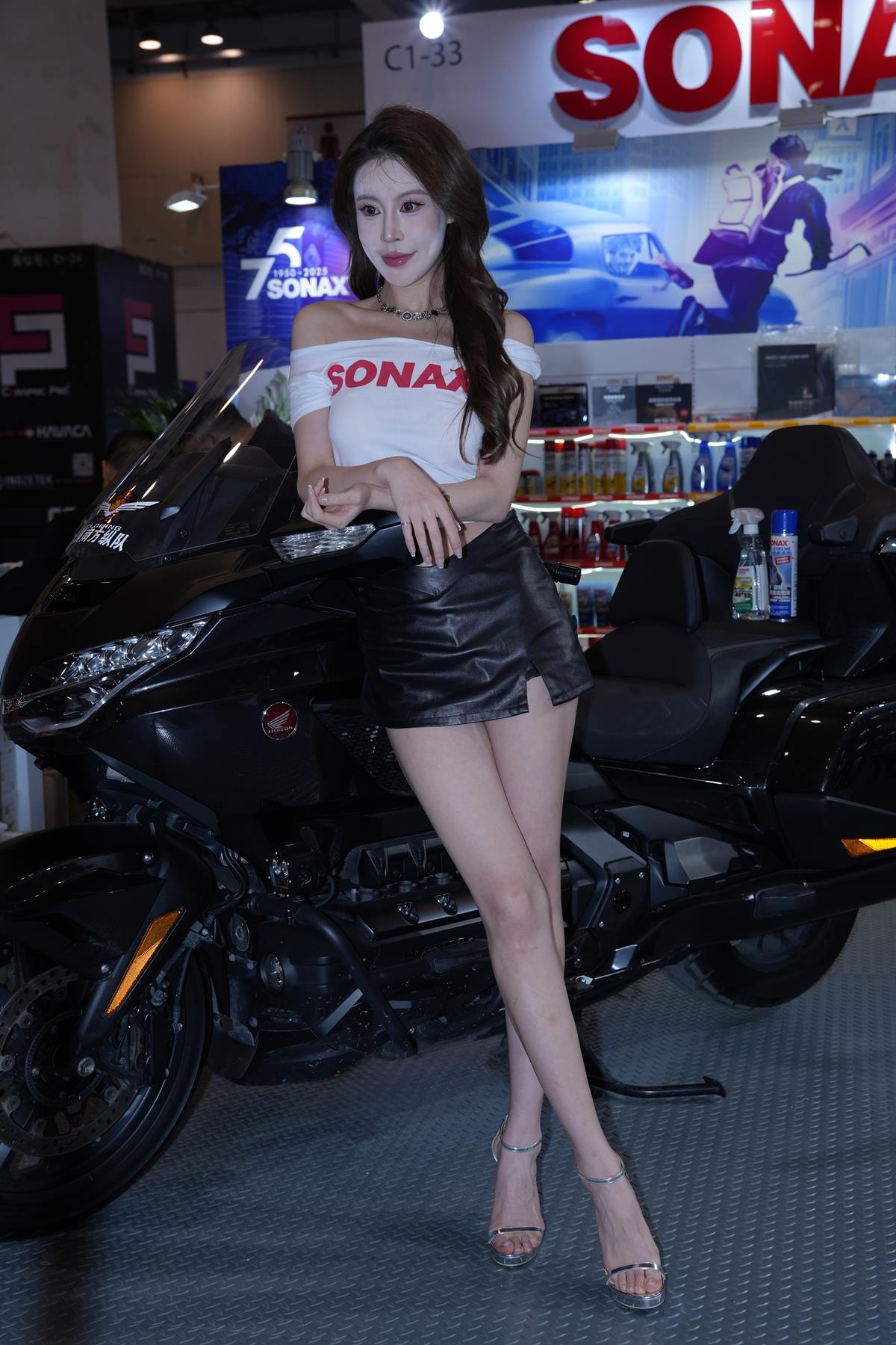 精选街拍作品 NO.5666 简单黑白搭配[42P/63MB]插图