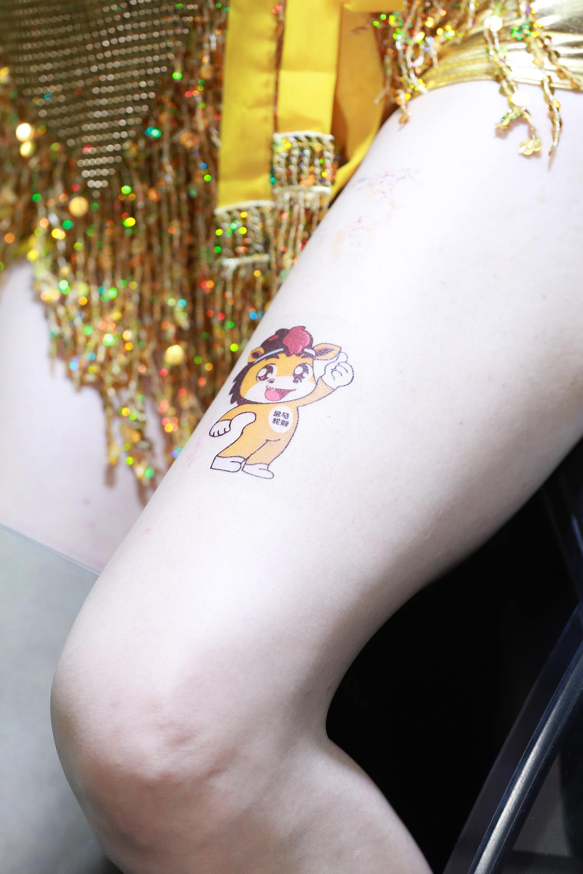 精选街拍作品 NO.5621 金色短裙[61P/112MB]插图