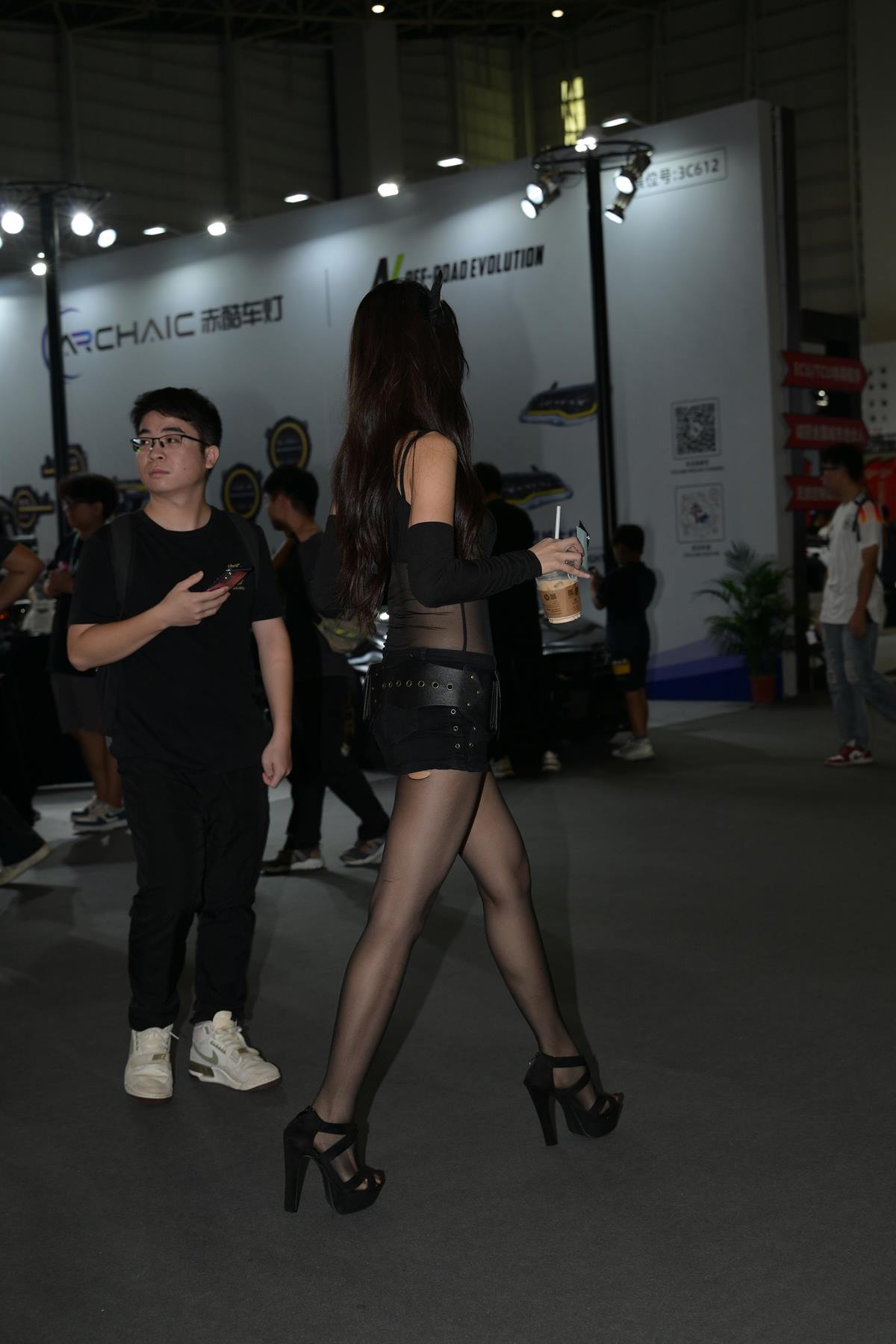 精选街拍作品 NO.5695 黑色短裤配黑丝[50P/125MB]插图2