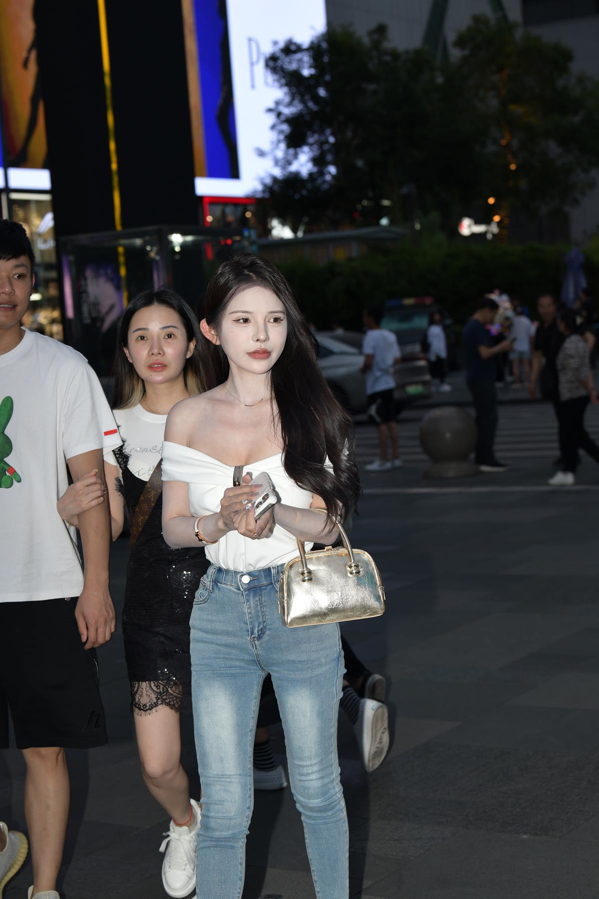 精选街拍作品 NO.5630 一字肩牛仔裤[79P/205MB]插图