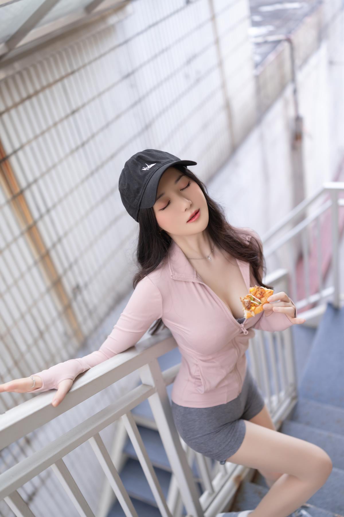秀人名模鱼子酱Fish《披萨》写真[120P/1.24GB]插图3