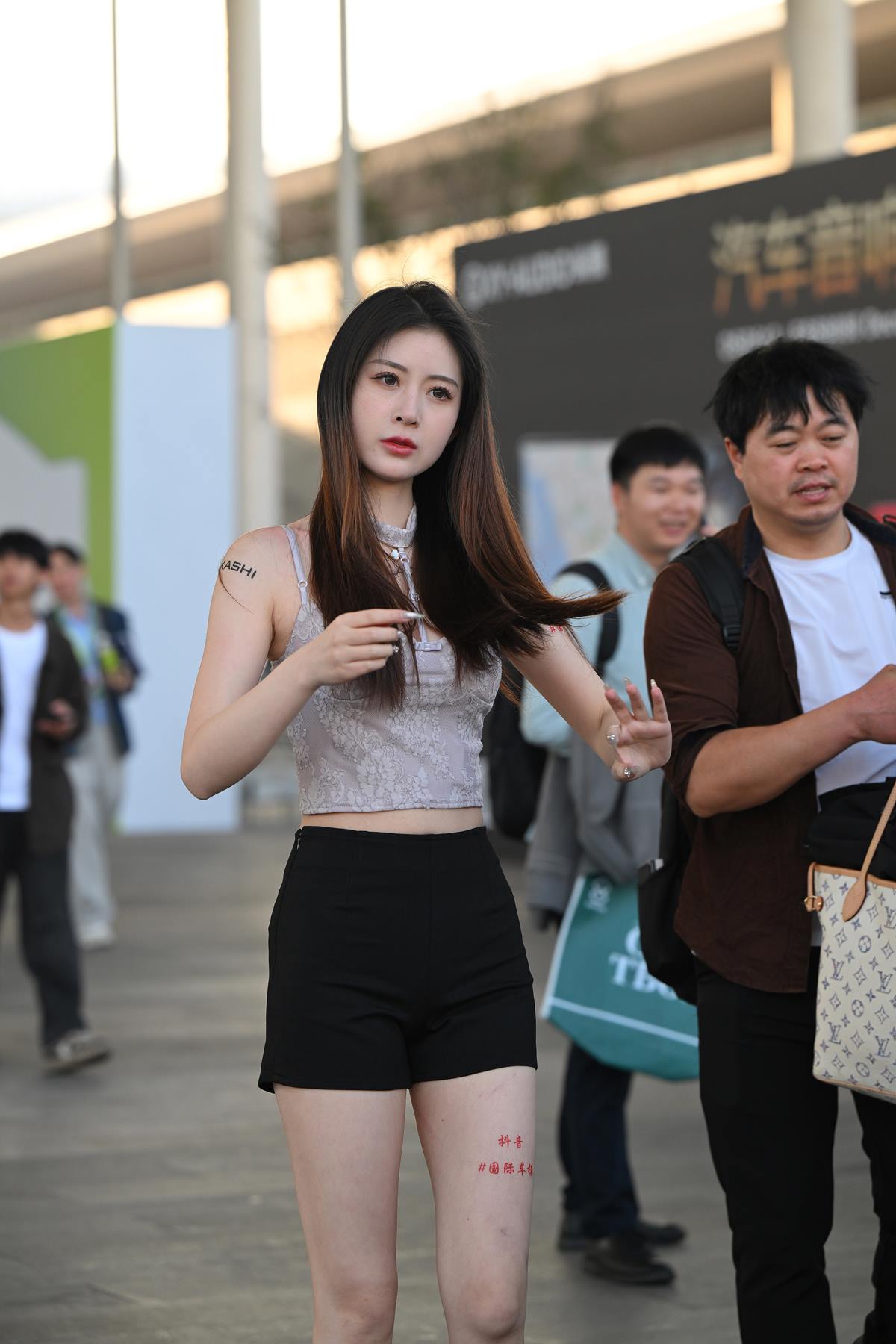 精选街拍作品 NO.5653 绝美优雅镁钕[84P/214MB]插图