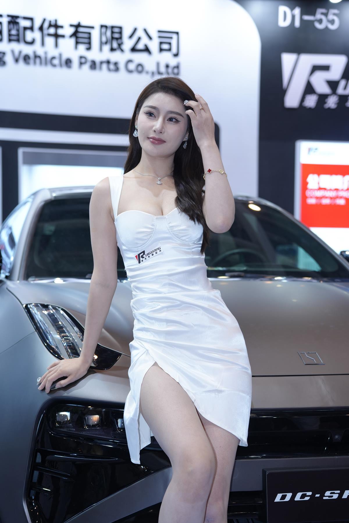 精选街拍作品 NO.5703 白色吊带裙车模[55P/78MB]插图1