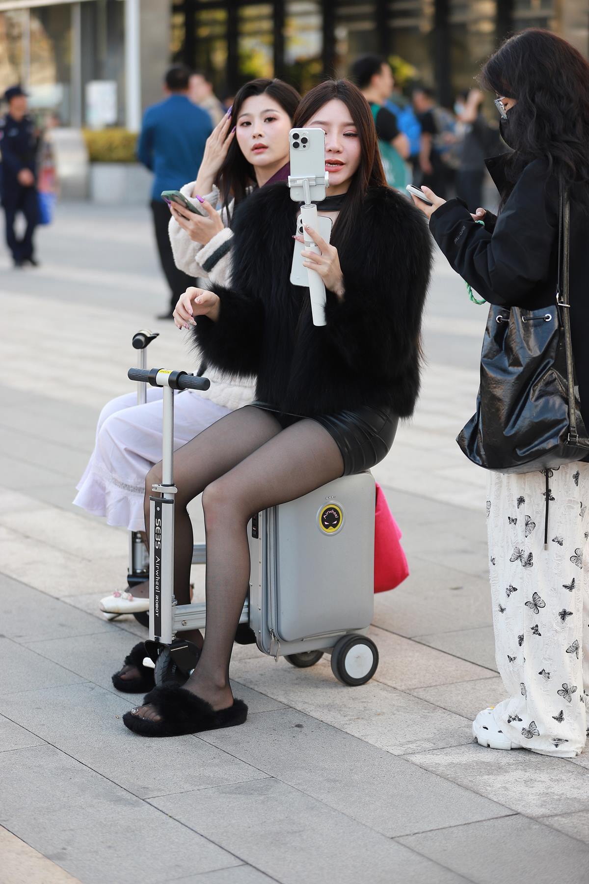 精选街拍作品 NO.5676 大气皮草主播[116P/164MB]插图3