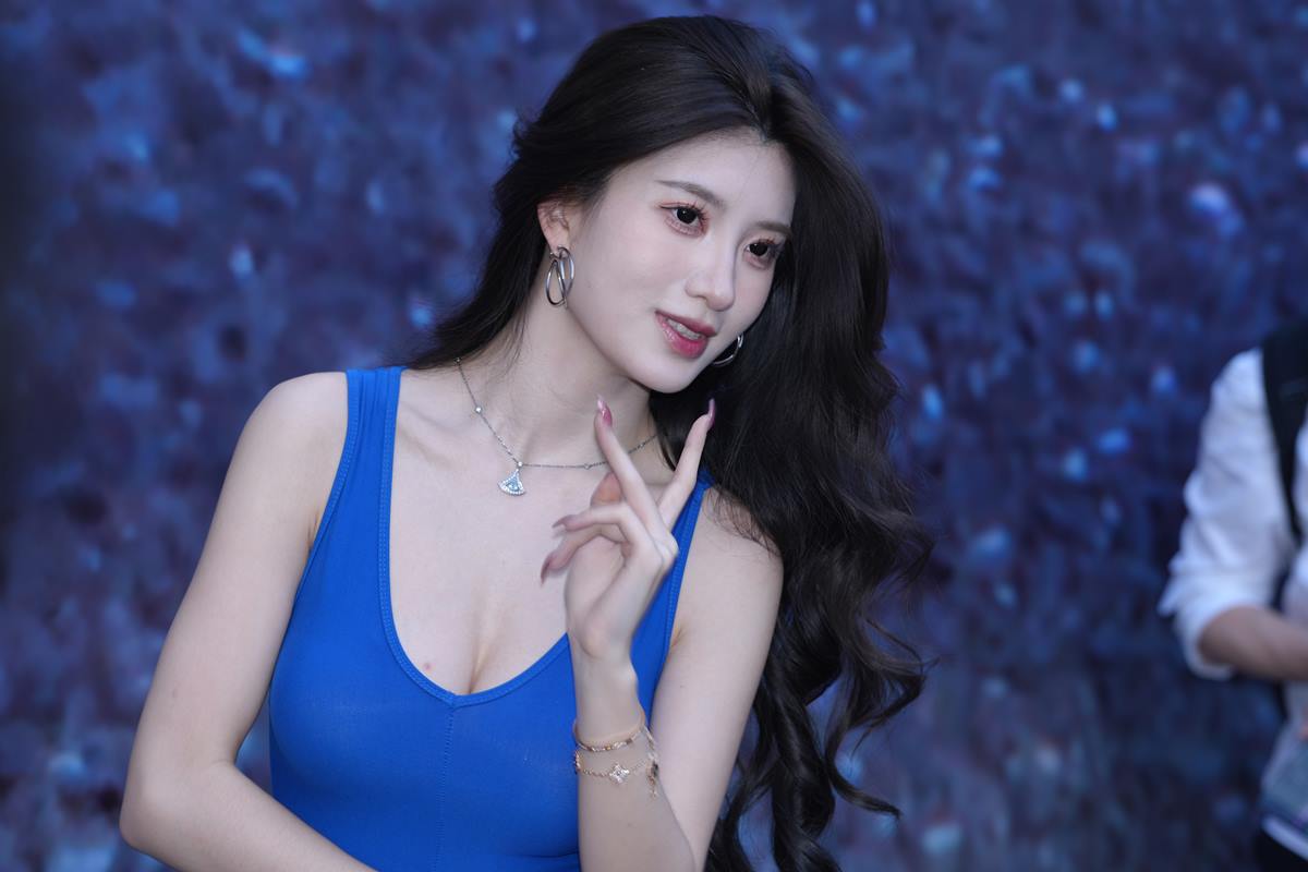 精选街拍作品 NO.5722 柔美蓝色裙装[32P/41MB]插图2