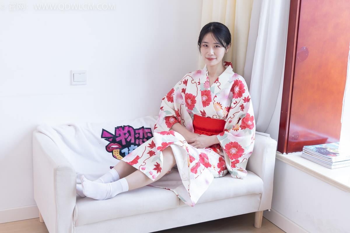 勿恋传媒 NO.2385 菜菜-木屐、短白丝、裸足、和服浴衣、裸足[240P/1V/4.66GB]插图2