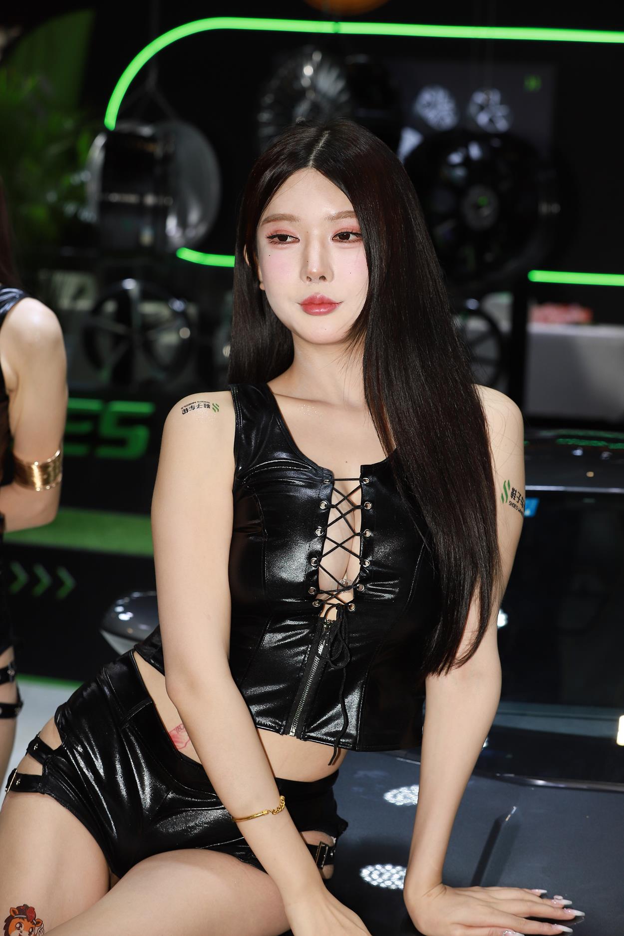 精选街拍作品 NO.5615 黑色皮短裤[205P/280MB]插图1