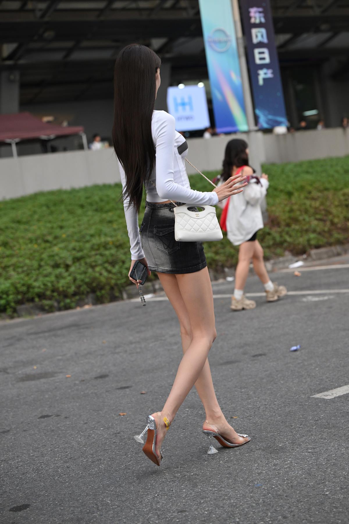 精选街拍作品 NO.5609 牛仔裙大长腿[63P/170MB]插图1