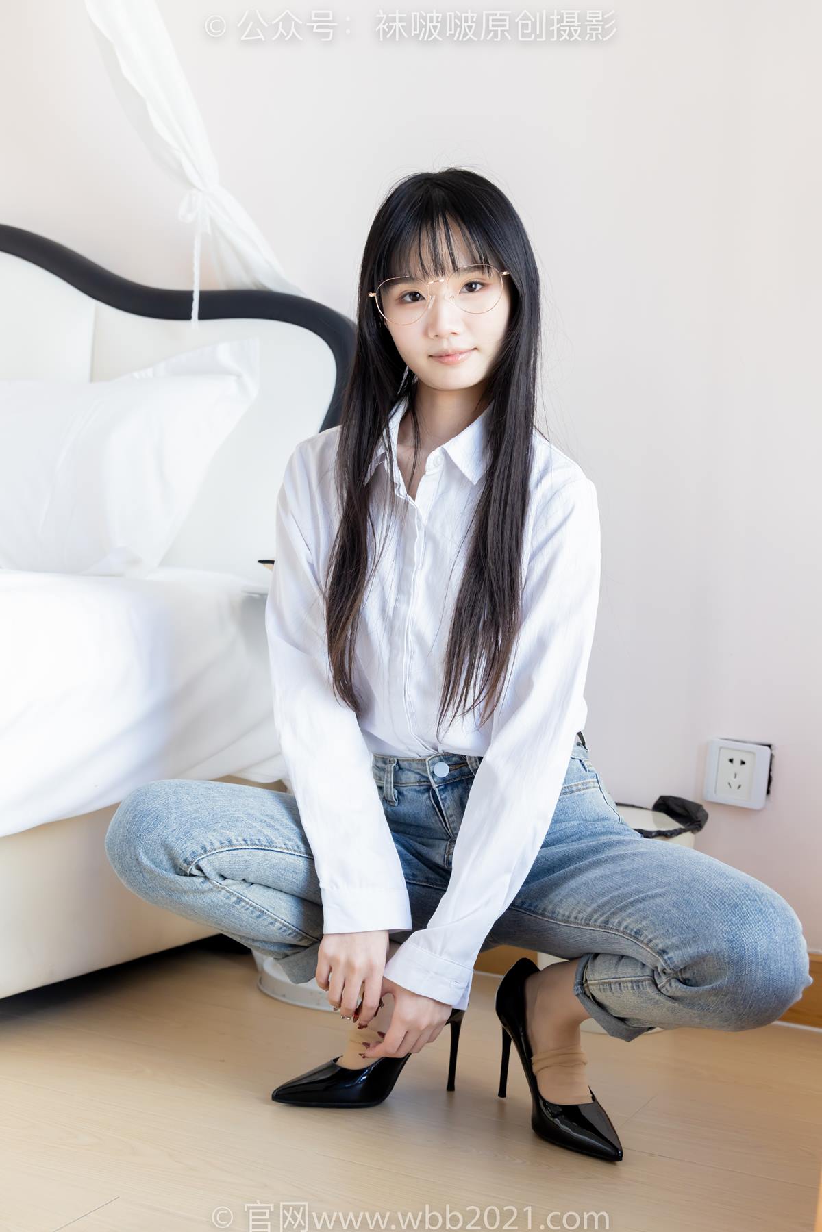 [BoBoSocks袜啵啵]NO.559 甜甜圈-高跟鞋、短肉丝、垫脚半蹲半脱袜子剧情[146P/1V/6.22GB]插图1