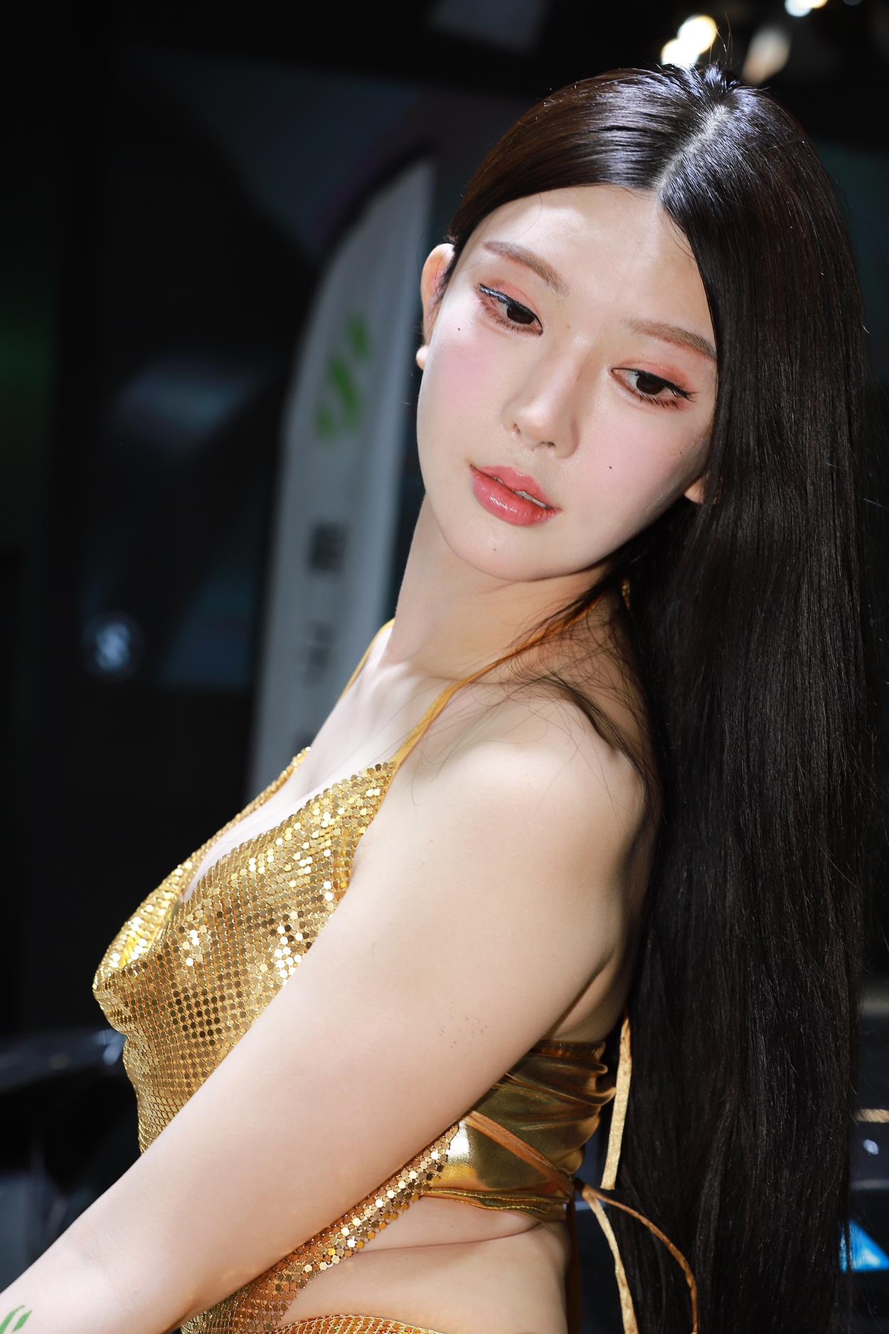 精选街拍作品 NO.5616 金色碎花套装[76P/147MB]插图2