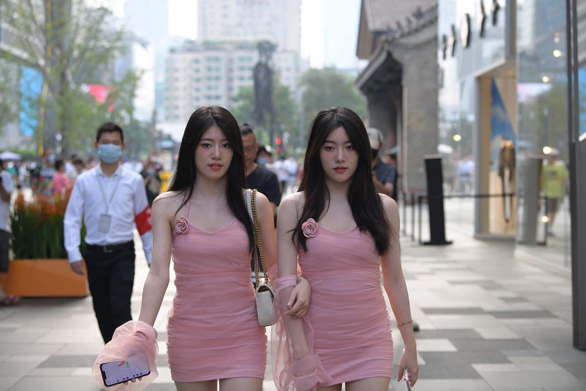 精选街拍作品 NO.5629 粉色姐妹花[86P/181MB]插图1