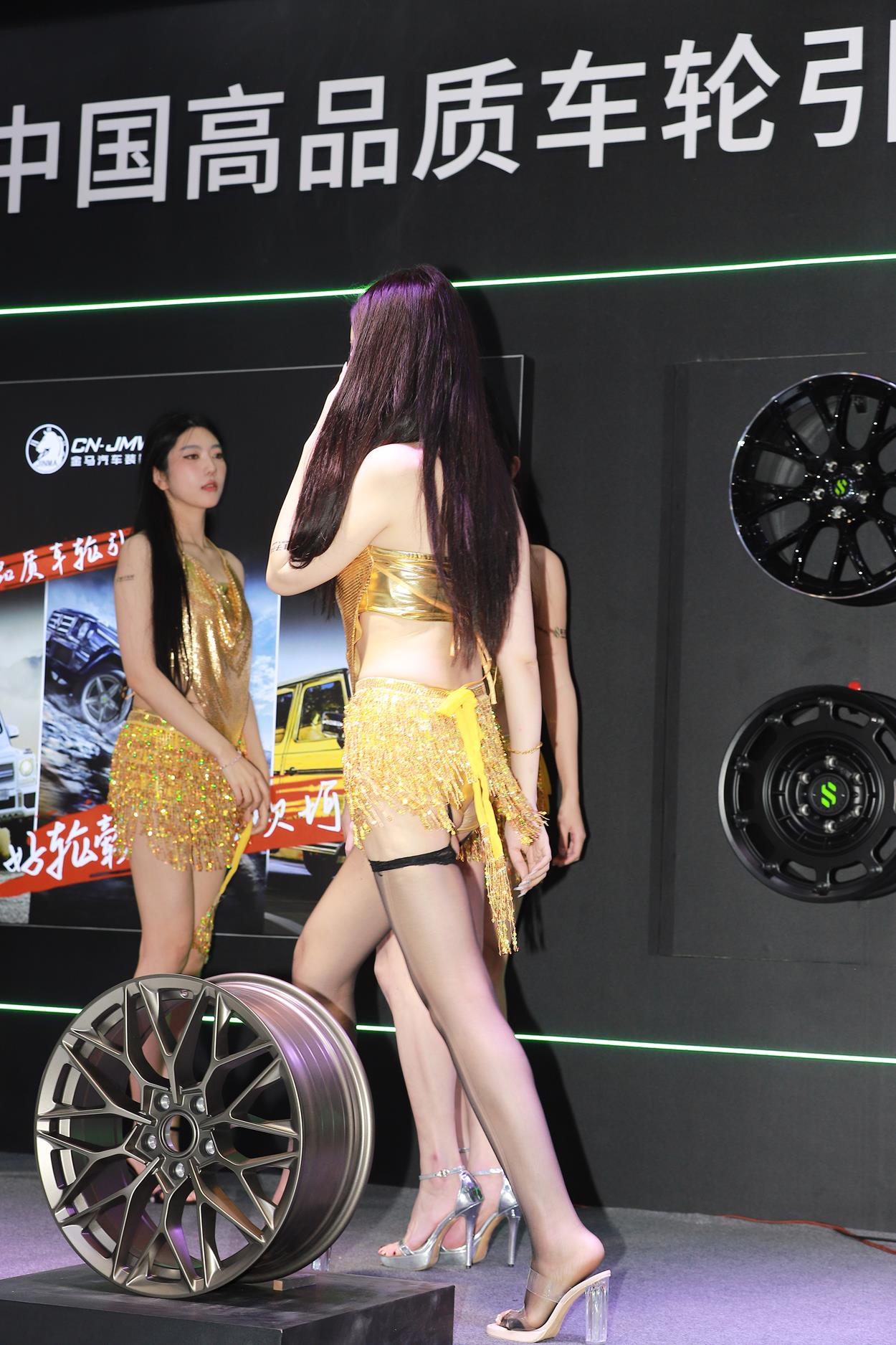 精选街拍作品 NO.5614 金色套装裙[63P/98MB]插图2