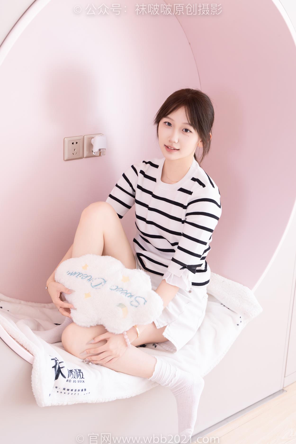 [BoBoSocks袜啵啵]NO.556 香菜-帆布鞋、白棉袜、裸足[149P/1V/5.75GB]插图3
