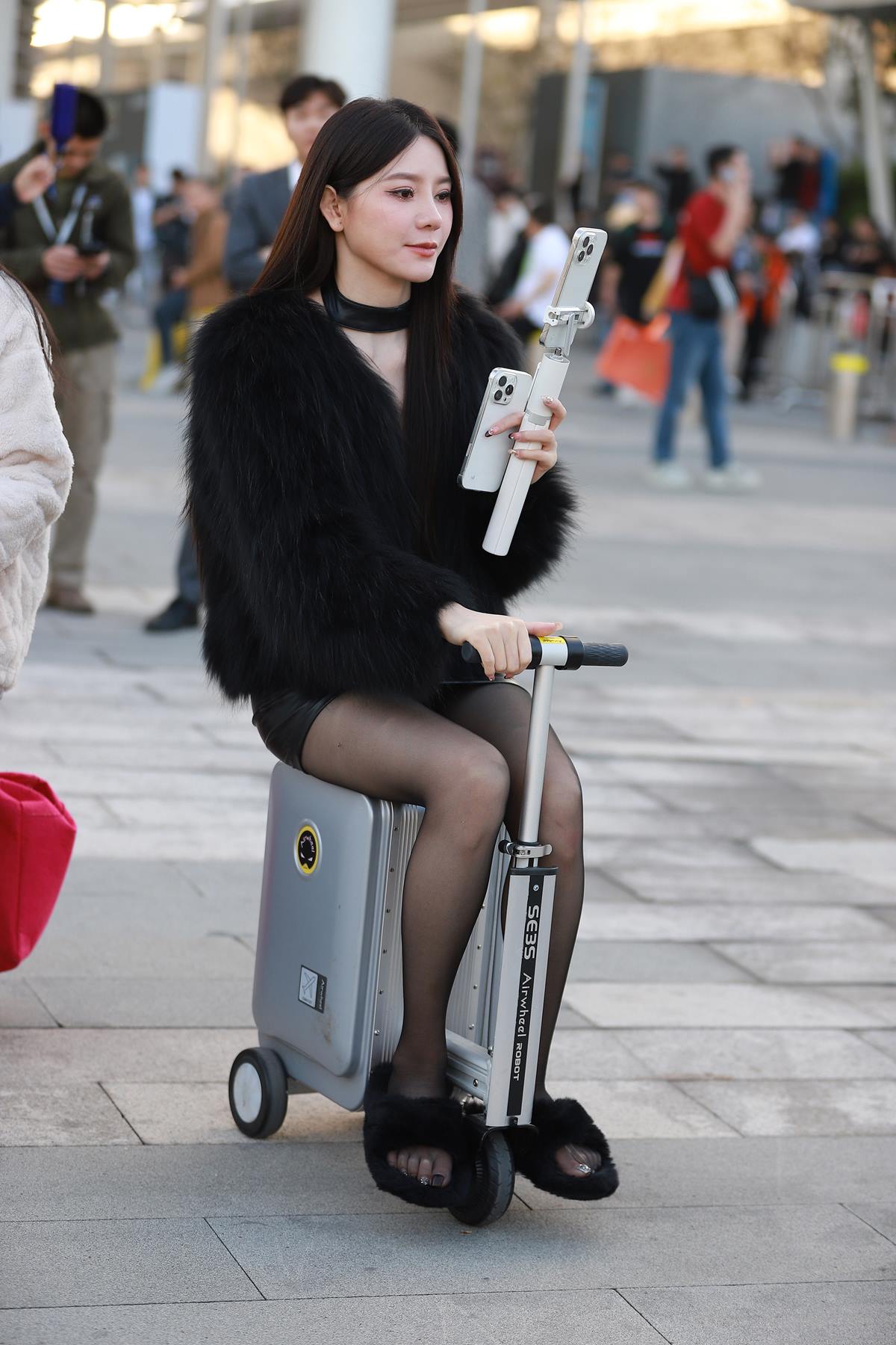 精选街拍作品 NO.5676 大气皮草主播[116P/164MB]插图