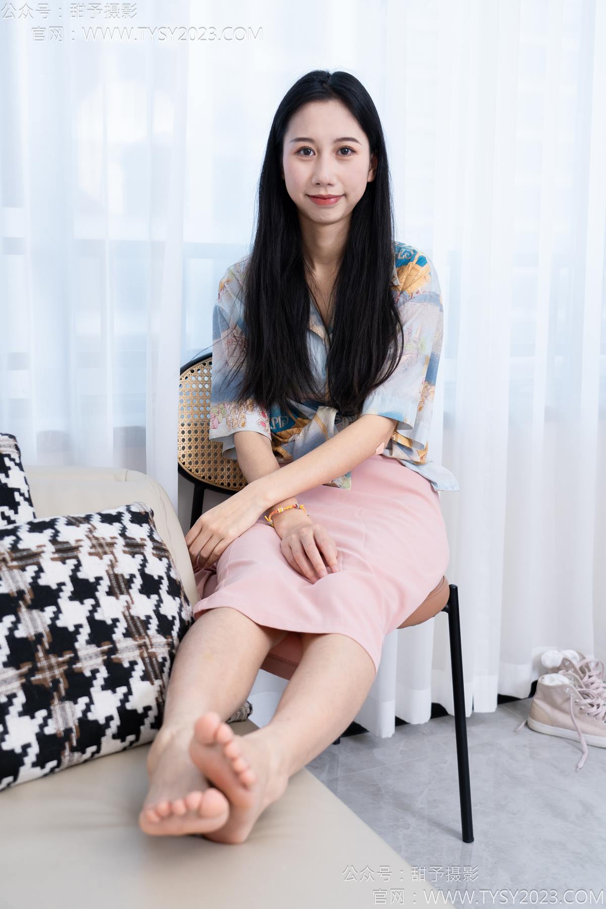 甜予摄影 NO.186 娃娃-帆布鞋、白棉袜、裸足[129P/2V/9.99GB]插图1