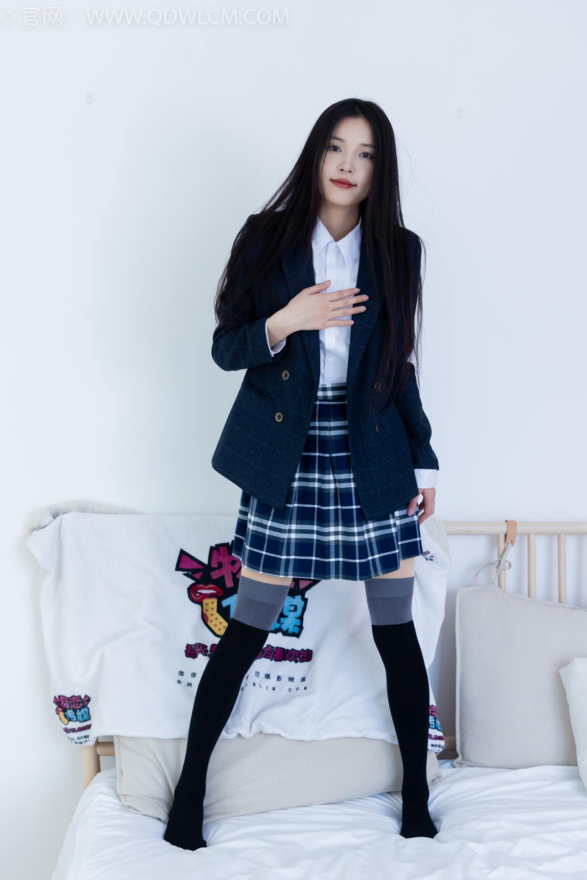 勿恋传媒 NO.2371 茯苓-JK至服、皮鞋、拼接过膝袜[155P/1V/3.54GB]插图