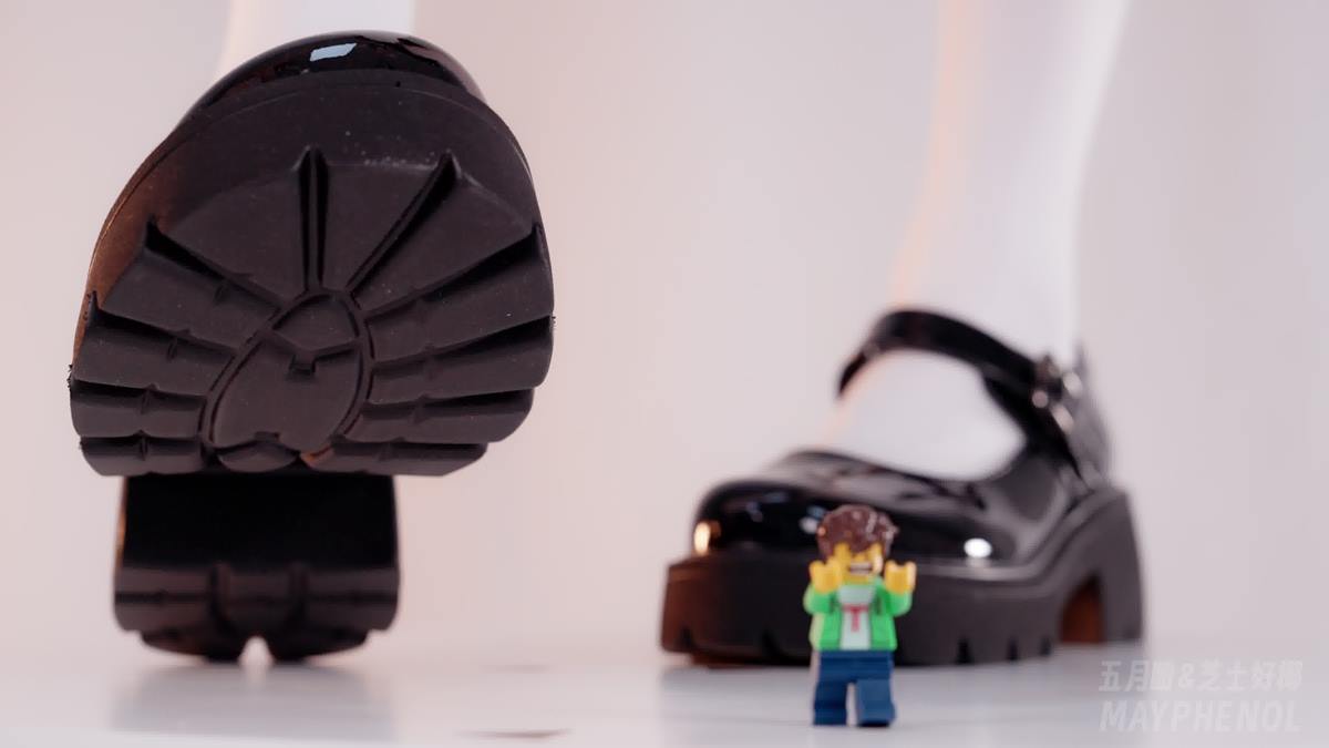 芝士好椰 – 一次看够五双巨大鞋底材质[2V/822MB]插图1