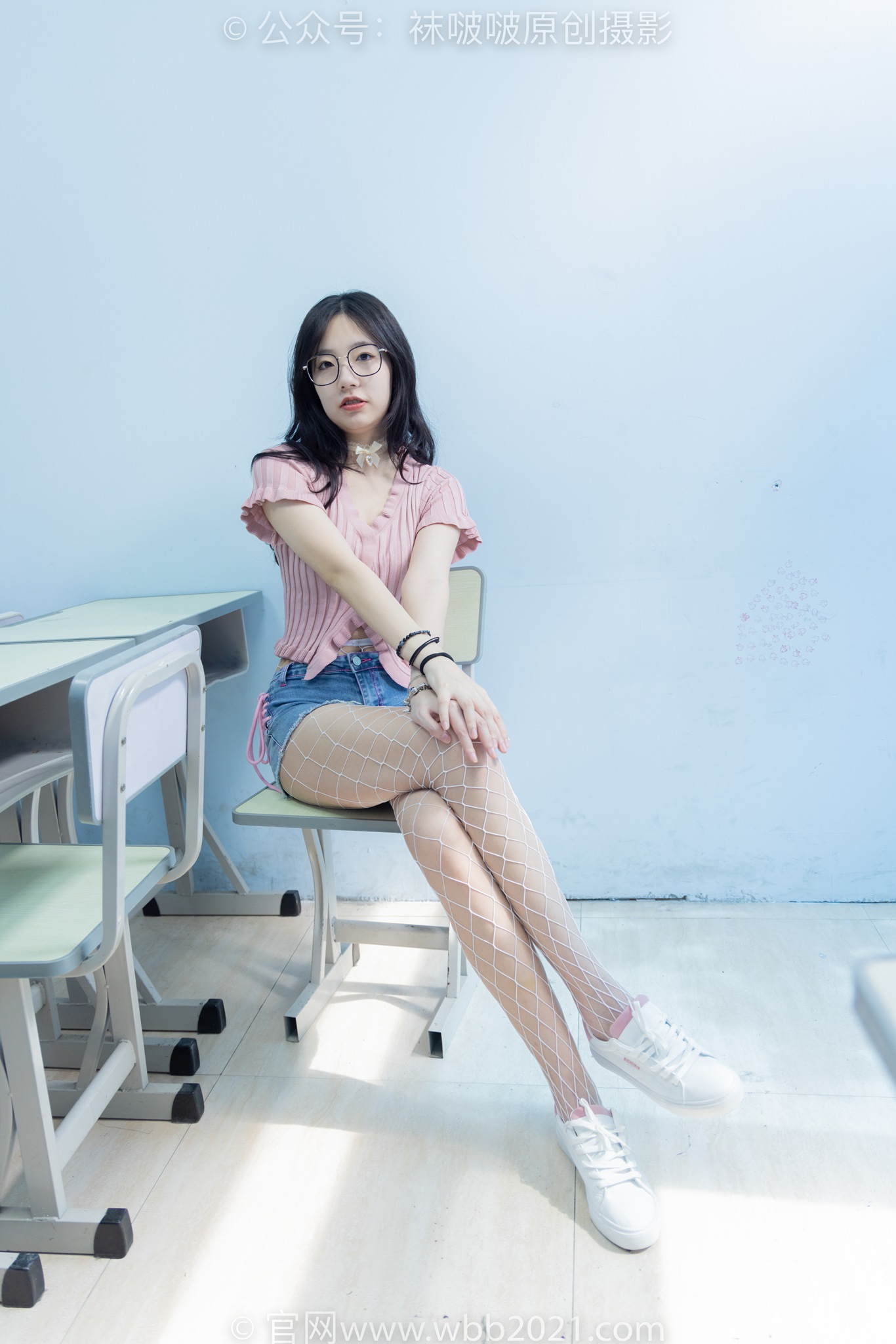 袜啵啵566期花絮版小甜豆-高跟鞋、板鞋、白往袜、白蕾SI袜、校服外套、可拆卸牛仔裤、裤里丝[146P/1V/9.48G]插图2