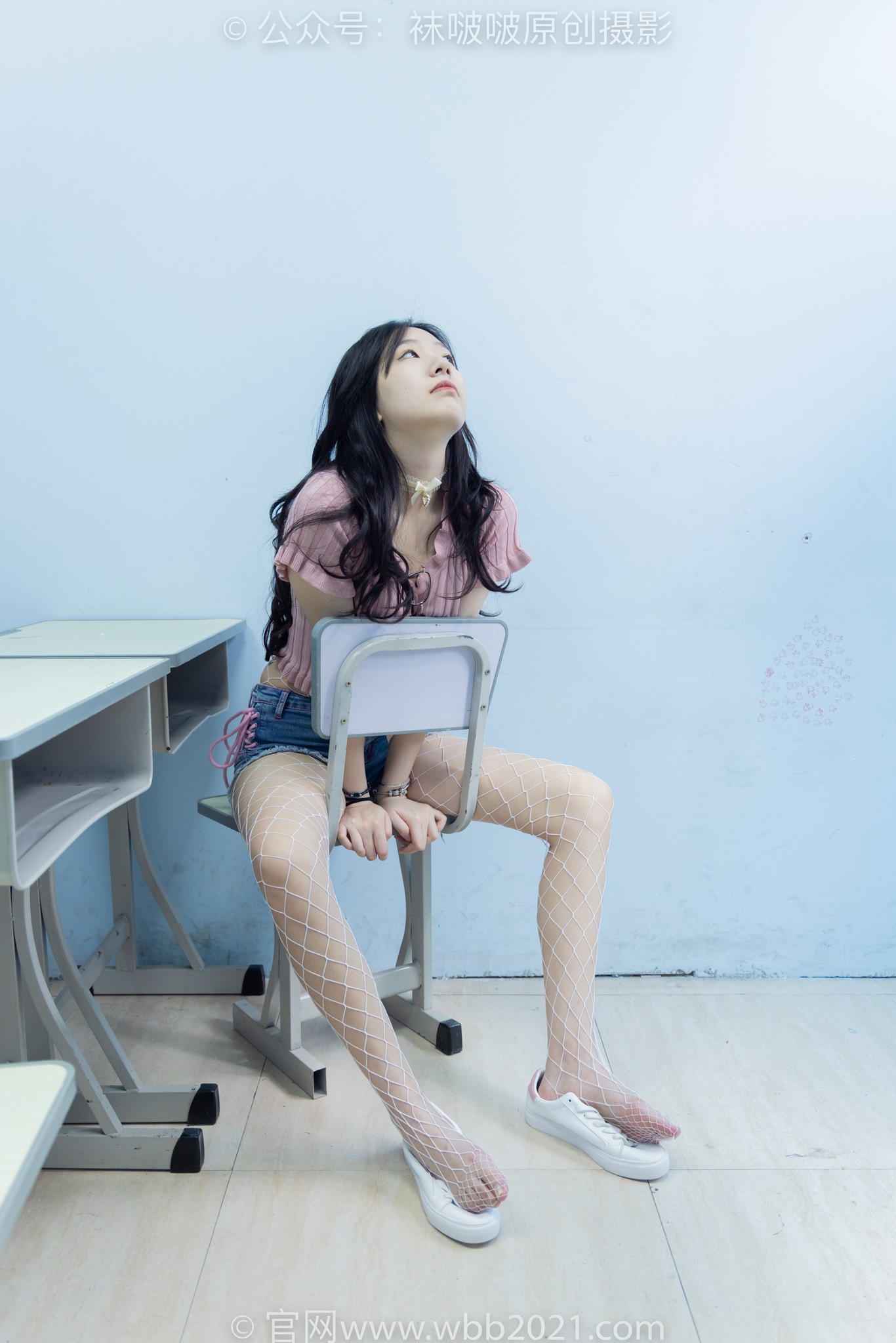 袜啵啵566期花絮版小甜豆-高跟鞋、板鞋、白往袜、白蕾SI袜、校服外套、可拆卸牛仔裤、裤里丝[146P/1V/9.48G]插图5