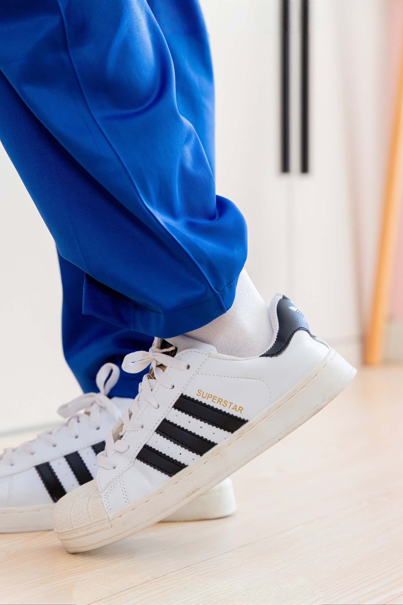 袜啵啵569期花絮版花絮版香菜-校服、板鞋、白棉袜、薄肉丝（脚尖加固款）[157P/1V/7.15G]插图5