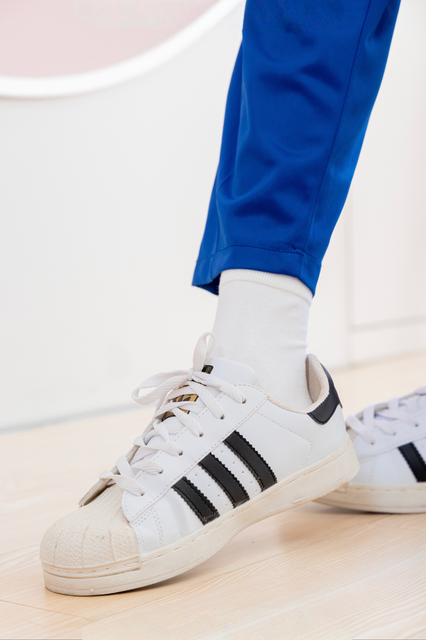 袜啵啵569期花絮版花絮版香菜-校服、板鞋、白棉袜、薄肉丝（脚尖加固款）[157P/1V/7.15G]插图4