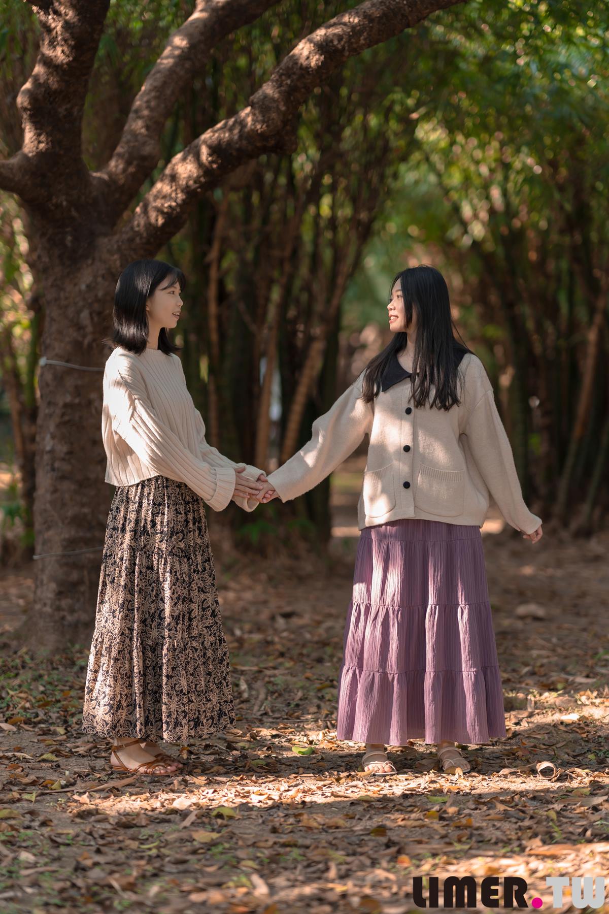 Limerence 103 Mona x Cosima 強勢首發雙人特輯：大自然與足的親密接觸 [141P/1V/1.38G]插图1