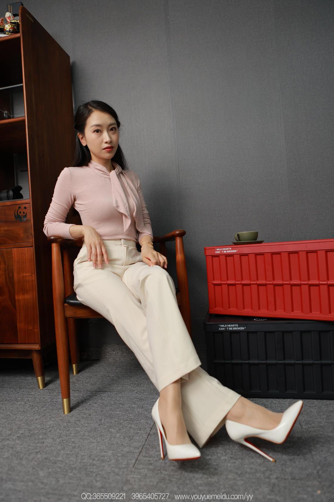 [IESS异思趣向] 2025.07.06 丝享家2098：小婕《白色裤里丝》[90P/71MB]插图1