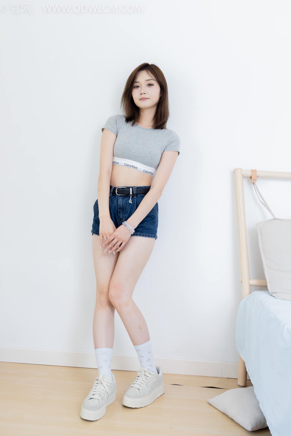 勿恋传媒 NO.2404 橙子-帆布鞋、白棉袜、裸足[155P/1V/3.89GB]插图1