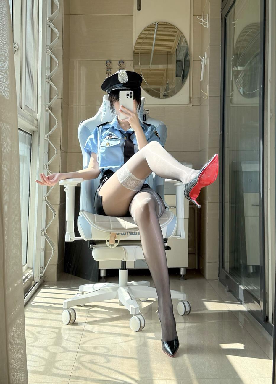 不可爱羚 – 女警至服[48P/102MB]插图