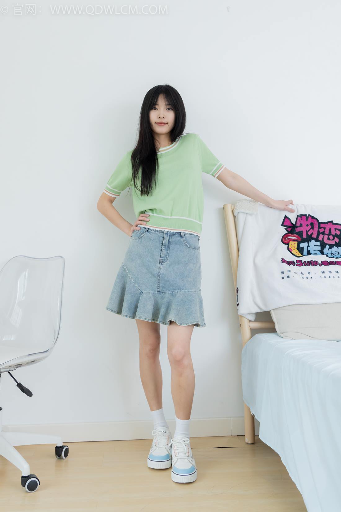 勿恋传媒 NO.2402 茯苓-板鞋、白棉袜、裸足[190P/1V/4.87GB]插图1