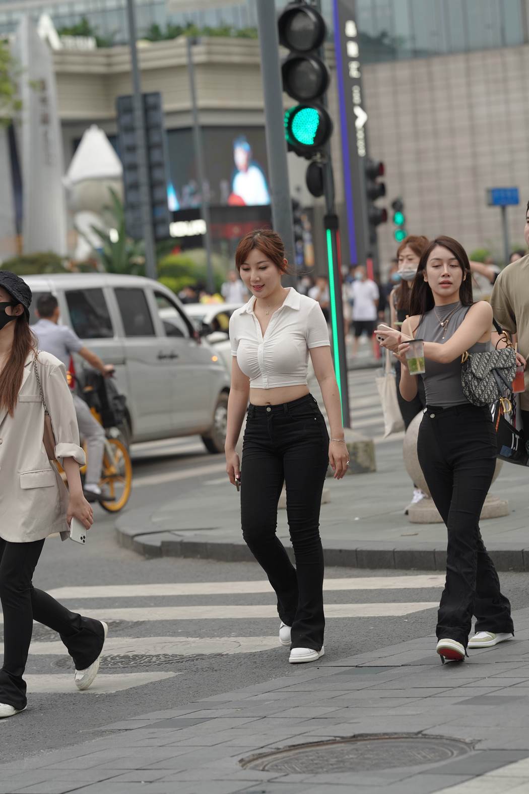 精选街拍作品 NO.5860 温婉气质黑白搭配[39P/93MB]插图3