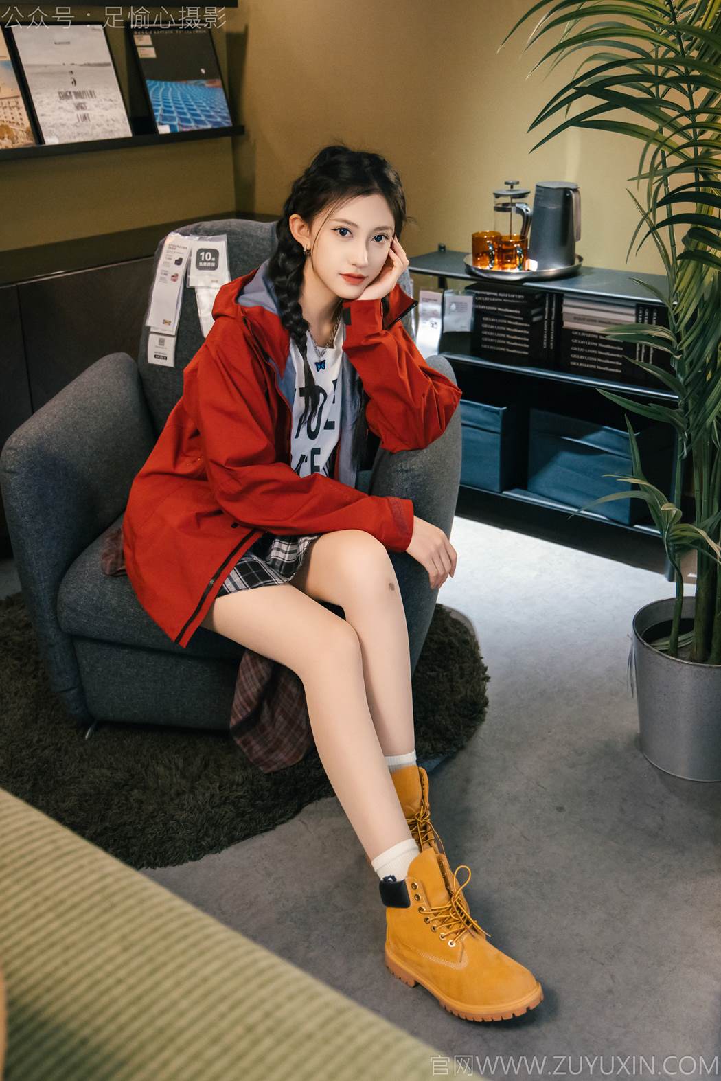 足愉心 NO.015 可乐（搭配：红色夹克、白T、短裙、马丁靴、肉丝色袜、白棉袜）[120P/2V/12.8GB]插图2