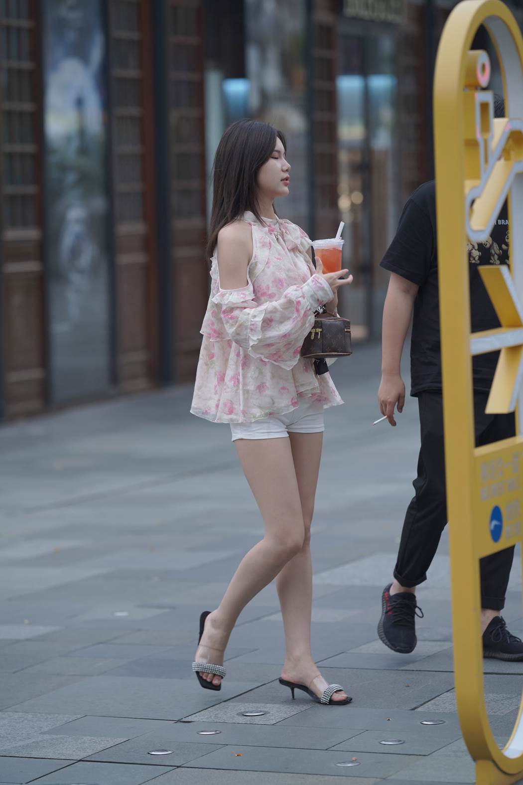 精选街拍作品 NO.5879 白色短裤修长美腿[143P/328MB]插图