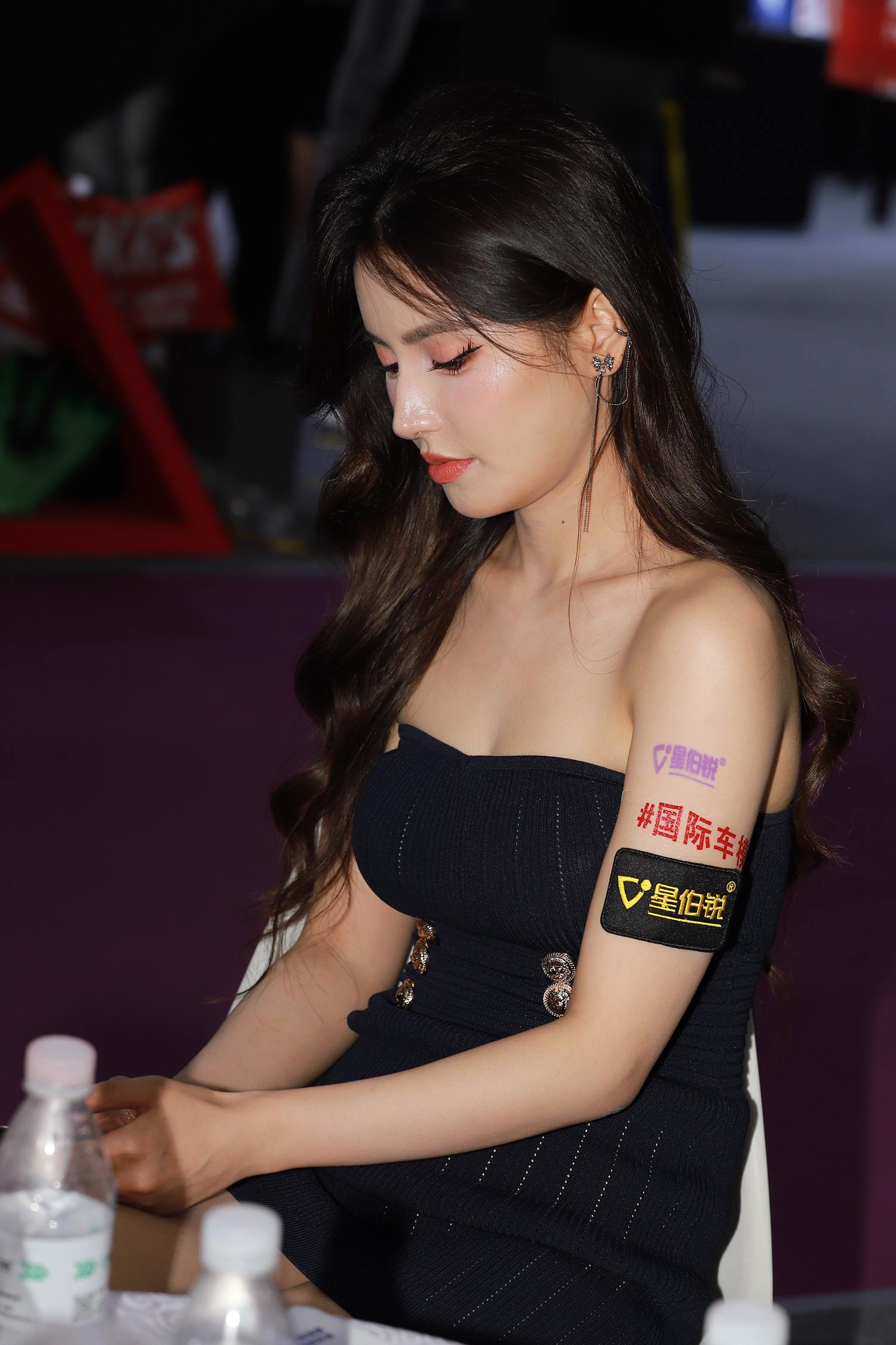 精选街拍作品 NO.5808 甜美黑色抹胸裙[91P/148MB]插图